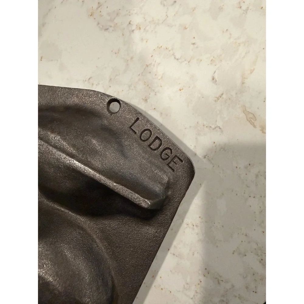 Lodge Cast Iron Perch Fish Cornbread Pan 5 Molds 5PP2 Rustic Bakeware Black